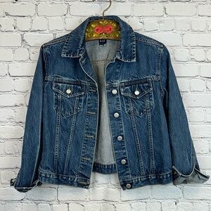 DENIM JACKET By GAP, Classic Trucker Style, Beautiful Blue Jean Wash, Size XS